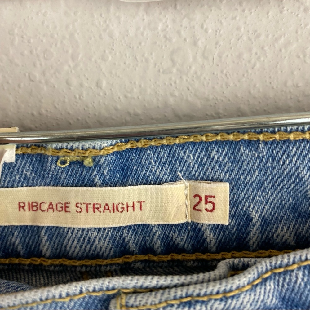 Levi’s • Ribcage Straight Jeans - Picture 7 of 11